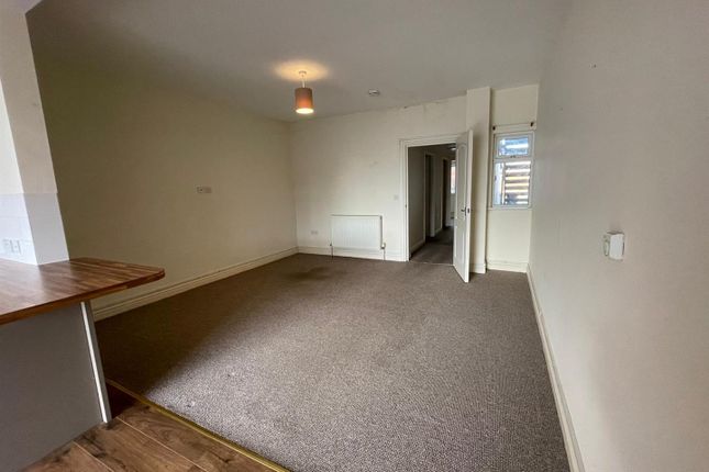 Flat 1, 71, James Street, Lincs photo 5