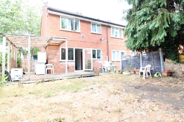 Maisonette to rent in Westland Close, Stanwell, Staines