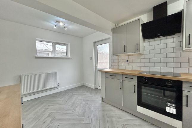18, Sunningdale Road, Yeovil photo 4