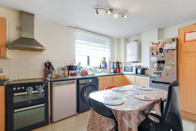 1 Penniwell Close, London photo 4