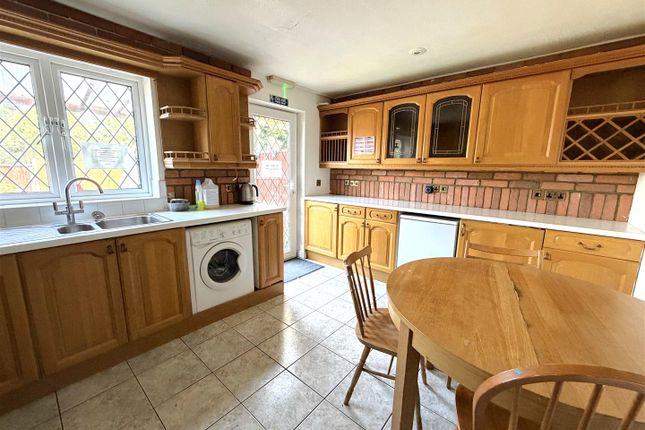 31, Hawkins Close, Harrow photo 2