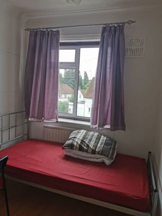 Room to rent in Park Road, London