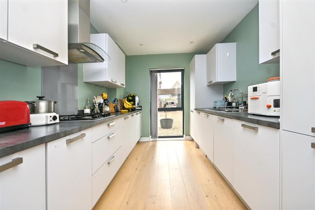 4, Genovesa Way, Eastbourne photo 3