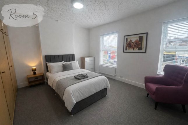 Room 5, Grange Avenue, Warrington photo 2