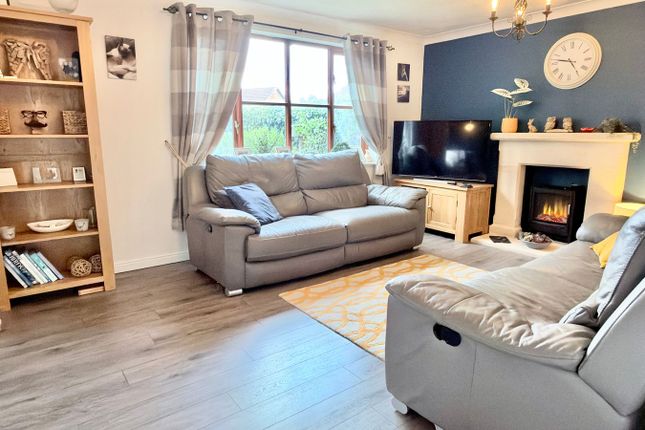 Courtney Close, Tewkesbury photo 4
