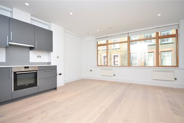 Studio flat on Lexington Street, London, £2,470/mo
