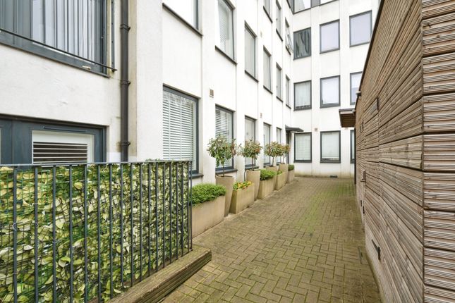 Flat 2, Decimal Court, 10, Whytecliffe Road South, Purley photo 2