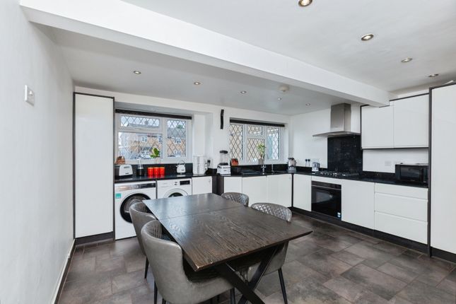 47, Beacon Avenue, Leicester photo 4