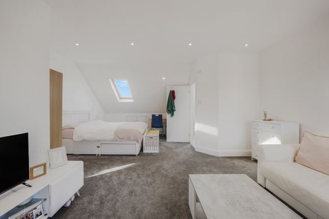 Flat 3, 5, Herbert Road, London photo 4