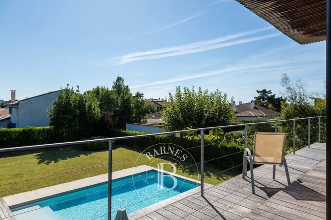 Detached house for sale in Anglet, 64600, France