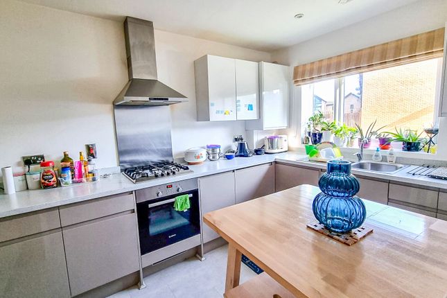 3, Potter Close, London photo 4