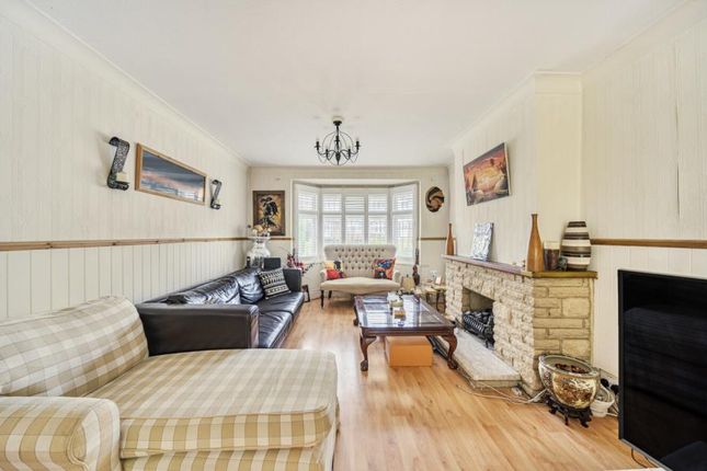 12, Retreat Close, Kenton photo 2