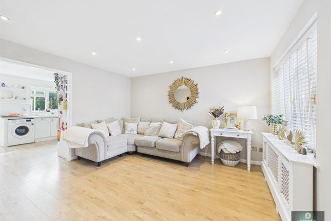 4, Mayes Close, Crawley photo 2