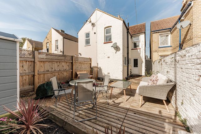 6 Cyprus Road, Faversham photo 4