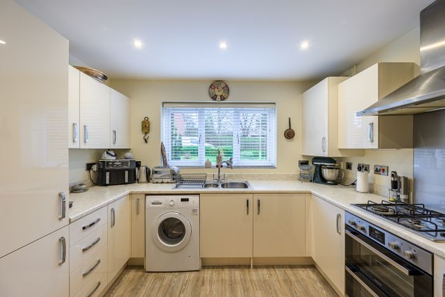 10, The Croft, Whitchurch photo 4