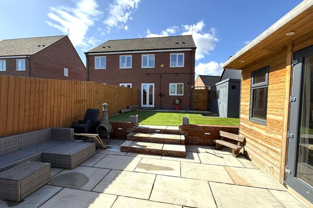 114, St. Thomas Way, Rugeley photo 2