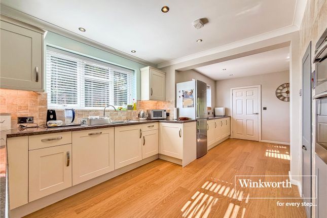 16, Parley Close, Ferndown photo 4