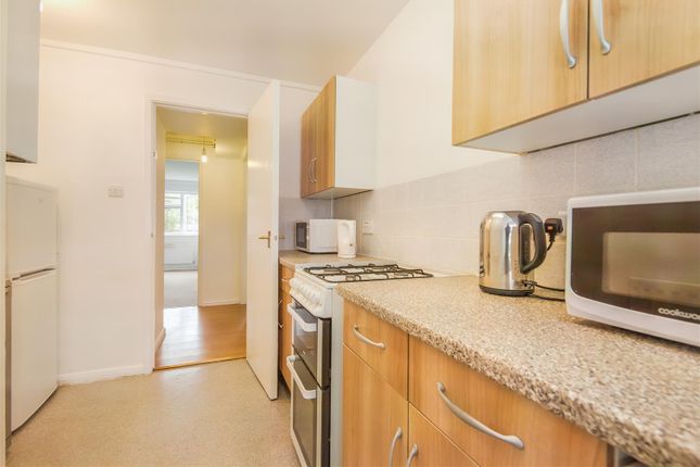 40, Bushfield Drive, Redhill photo 4