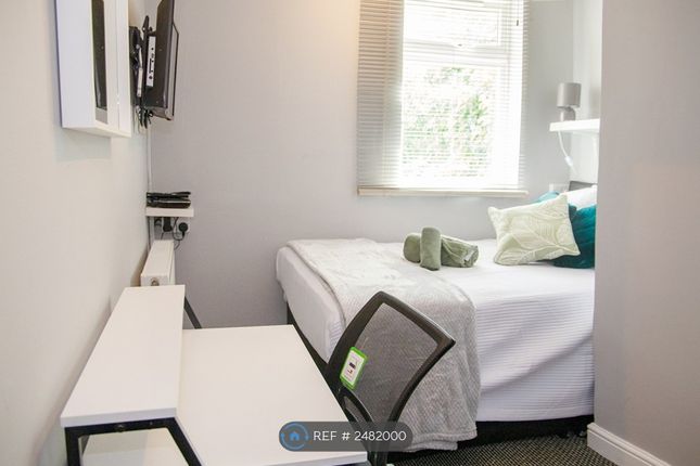 Double Ensuite Upstairs With Desk