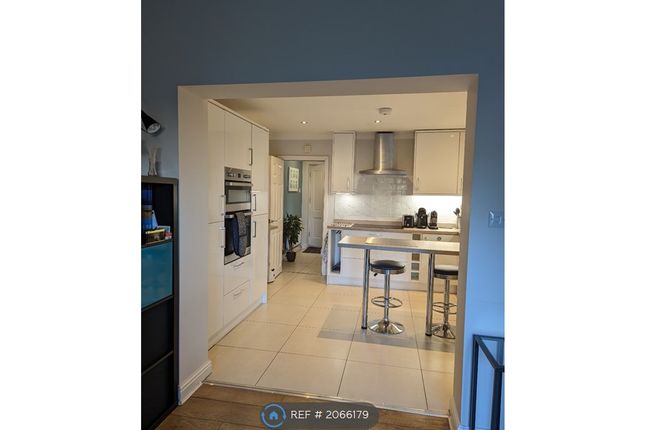 Room to rent in Woodlands Road, Guildford