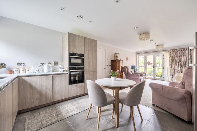 11 Kenne Court,, Mortimer Drive, Hampshire photo 4