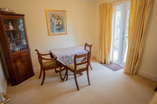 9 Potters Close, West Hill, Ottery St Mary photo 3
