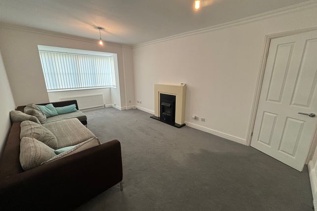 Bungalow to rent in Whitesand Close, Glenfield, Leicester