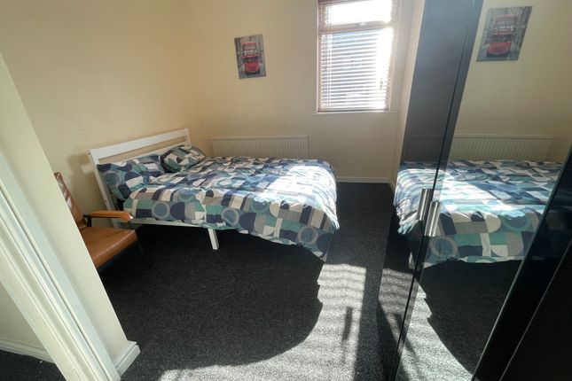 Ground flat, 2 Burton Avenue, Doncaster photo 3