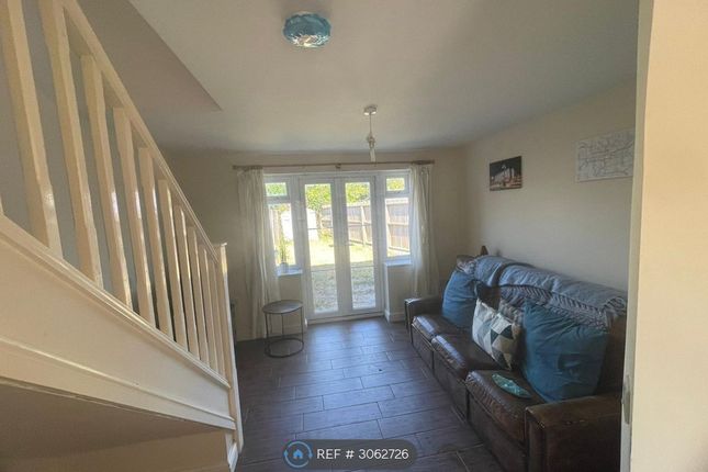 A Sims Lane, Quedgeley, Gloucester photo 3