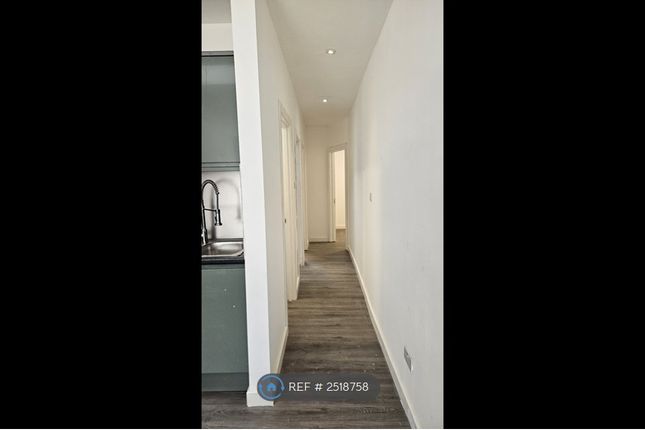 Eastern Avenue, Ilford photo 5