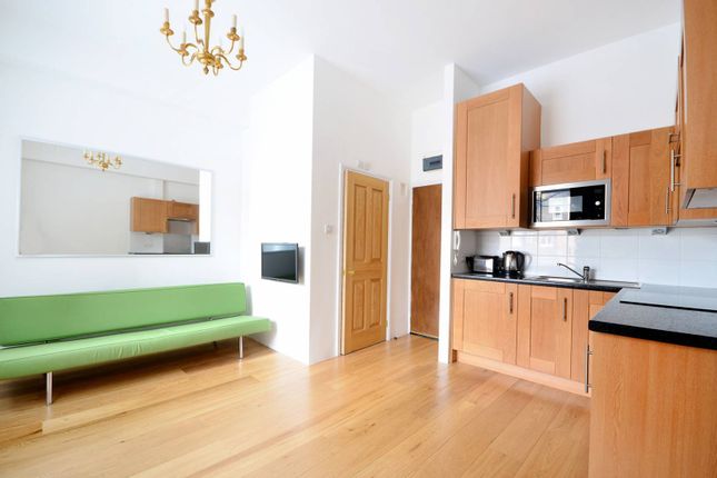 Flat to rent in Westbourne Terrace, Bayswater, London