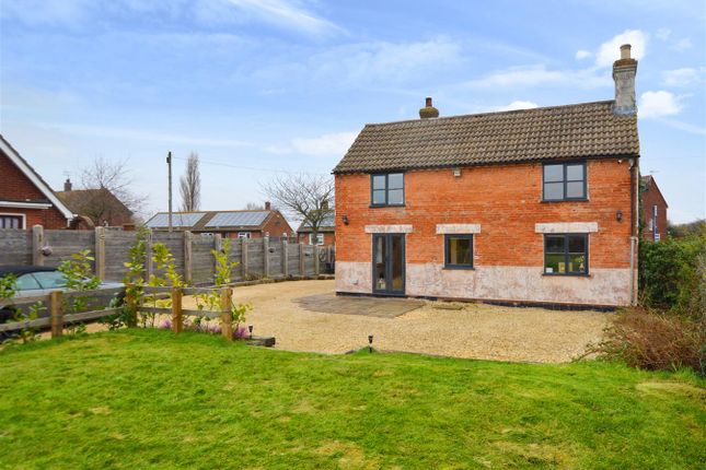 Thumbnail Cottage for sale in Meadow Lane, Weston, Newark
