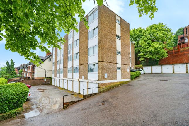 Thumbnail Flat for sale in Downs Road, Luton, Bedfordshire