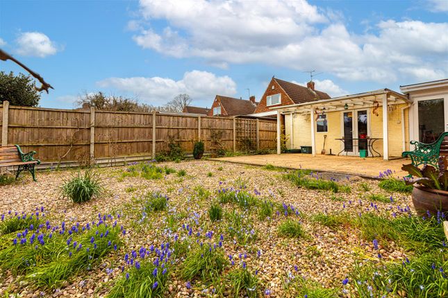 13, Eton Close, Leicester photo 4