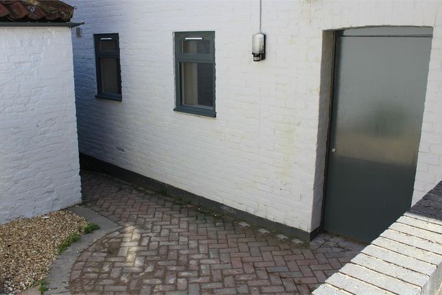 Flat to rent in Mary Street, Taunton