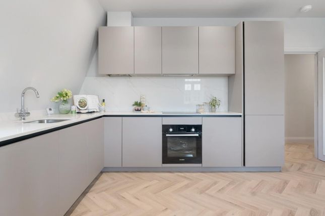 7, Belair Court, Edgware photo 2