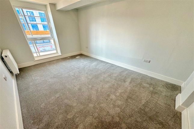 Apt 14, Clarendon Apartments Canal Walk, Southampton photo 4