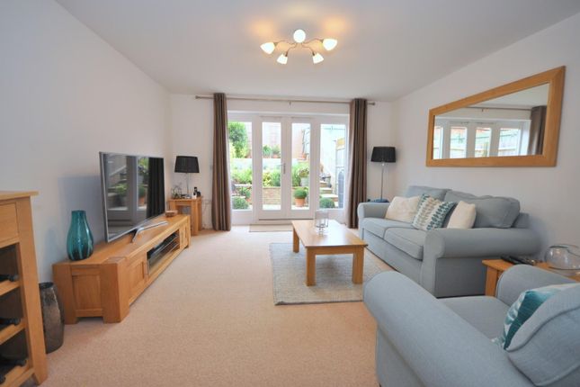 15, Rose Hill Way, Kettering photo 4
