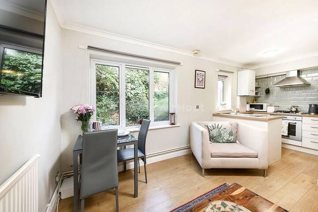 Flat 2, 29, Sussex Place, Slough photo 3