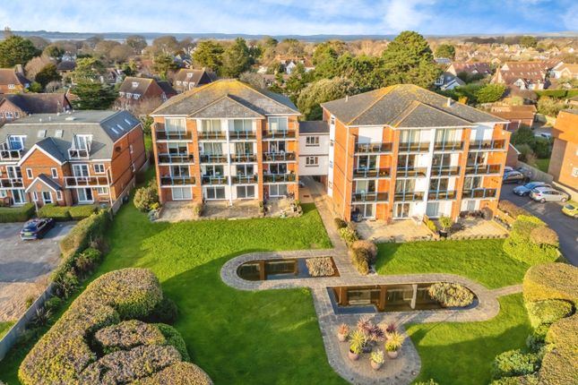 1-bed flat on Flat 9/St. Catherines Court, 390 Sea Front, Hayling Island, £200,000