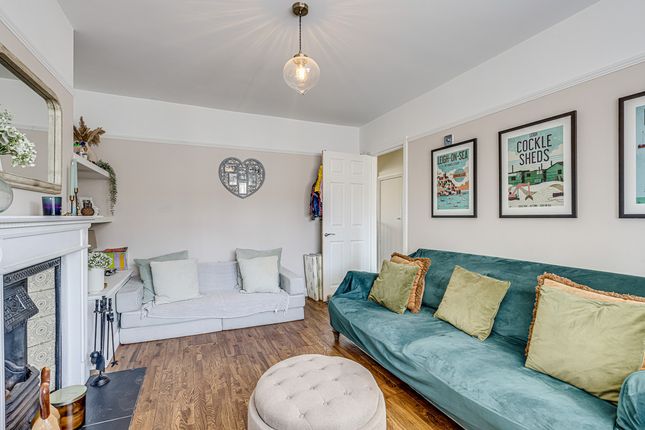 55, Mountdale Gardens, Leigh-on-sea photo 4