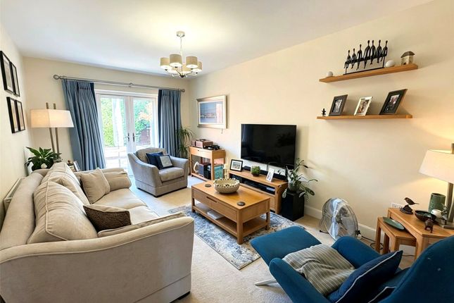 2, Horseshoe Crescent, Warwick photo 3