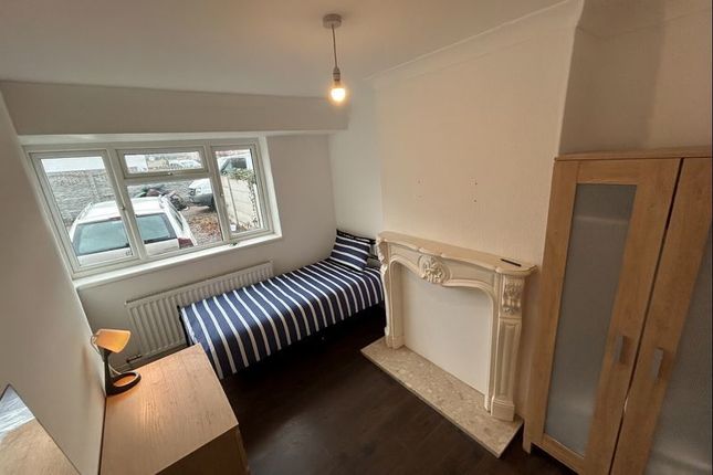 14, Edinburgh Walk, Worksop photo 2