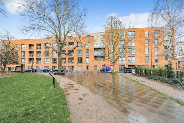 Thumbnail Flat for sale in Marlow Court, 24 Mcmillan Street, London