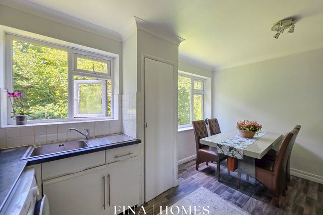 33, Tyron Way, Sidcup photo 4
