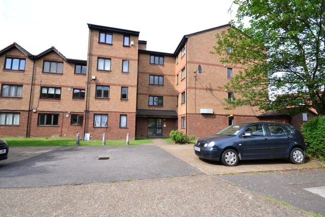 Flat to rent in Bridge Meadows, London