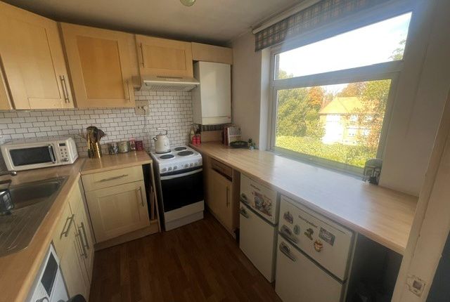 25 , Winchester Close, Enfield photo 3