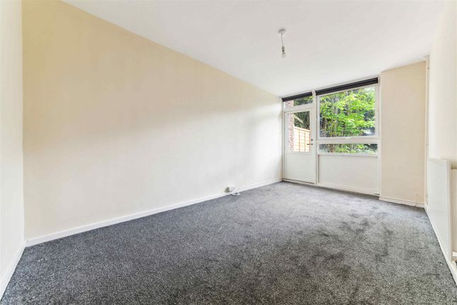 Flat to rent in Fortrose Gardens, London