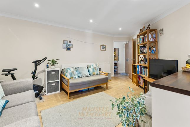 5 Hollands Court, East Grinstead photo 2