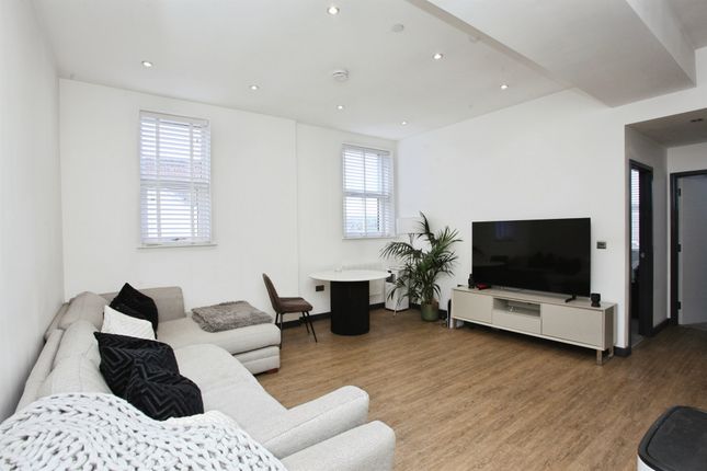 8, Cae'r Bedw, William Street, BARGOED photo 4